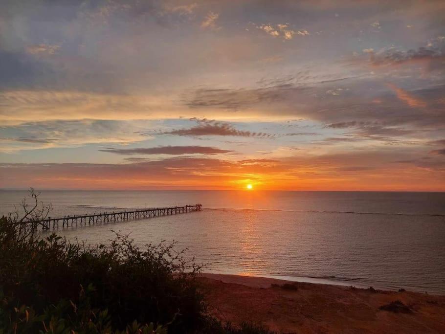 Luxury Home In Christies Beach With King Bed, Nbn, Netflix, 3Bed 2Bath Exterior photo