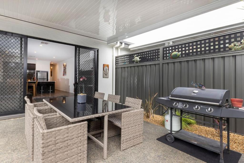 Luxury Home In Christies Beach With King Bed, Nbn, Netflix, 3Bed 2Bath Exterior photo
